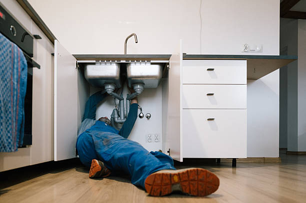 Professional Leak Detection technician working in Port Saint Lucie, FL